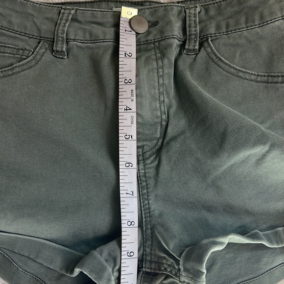 Refuge Size 0 Juniors Olive Green Color Zip-Up Short Shorts - Picture 6 of 8